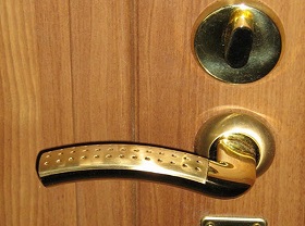 Замена дверной ручки входной двери в Хабаровске